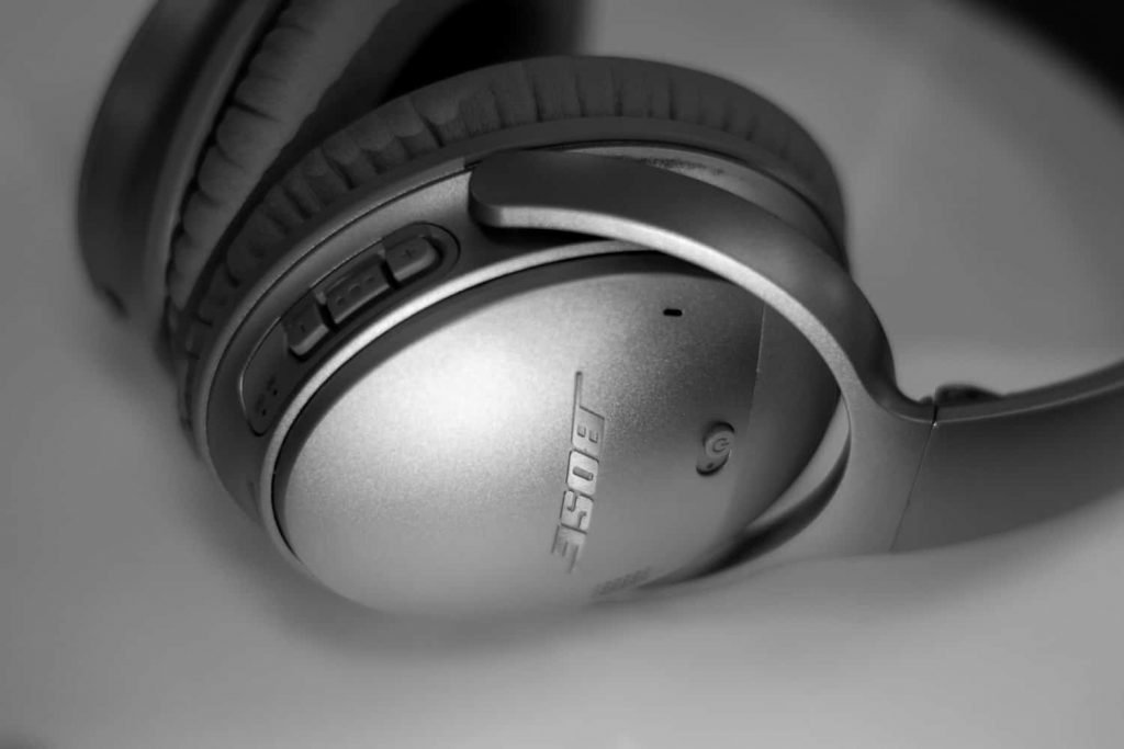 Bose QuietComfort 25 vs 35 Review (which is best?)