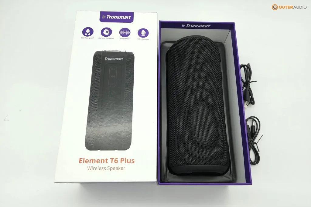 Box and cables for the Tronsmart T6