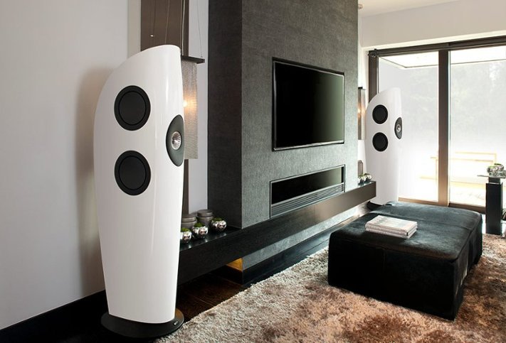 EVN 156176 KEF Blade white pair 1000x680 DER