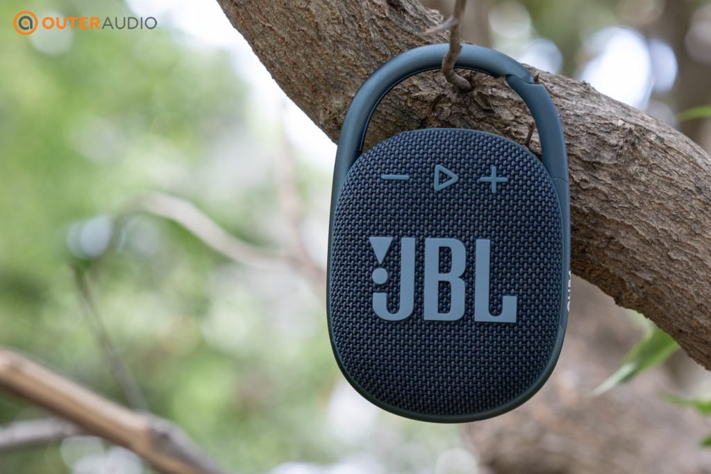 JBL CLIP 4 hanging