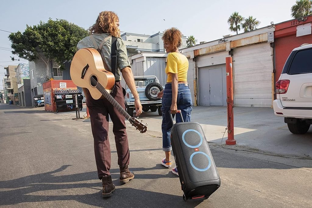 SPEAKERS WITH WHEELS