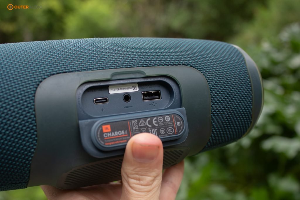 JBL Charge 4 Ports