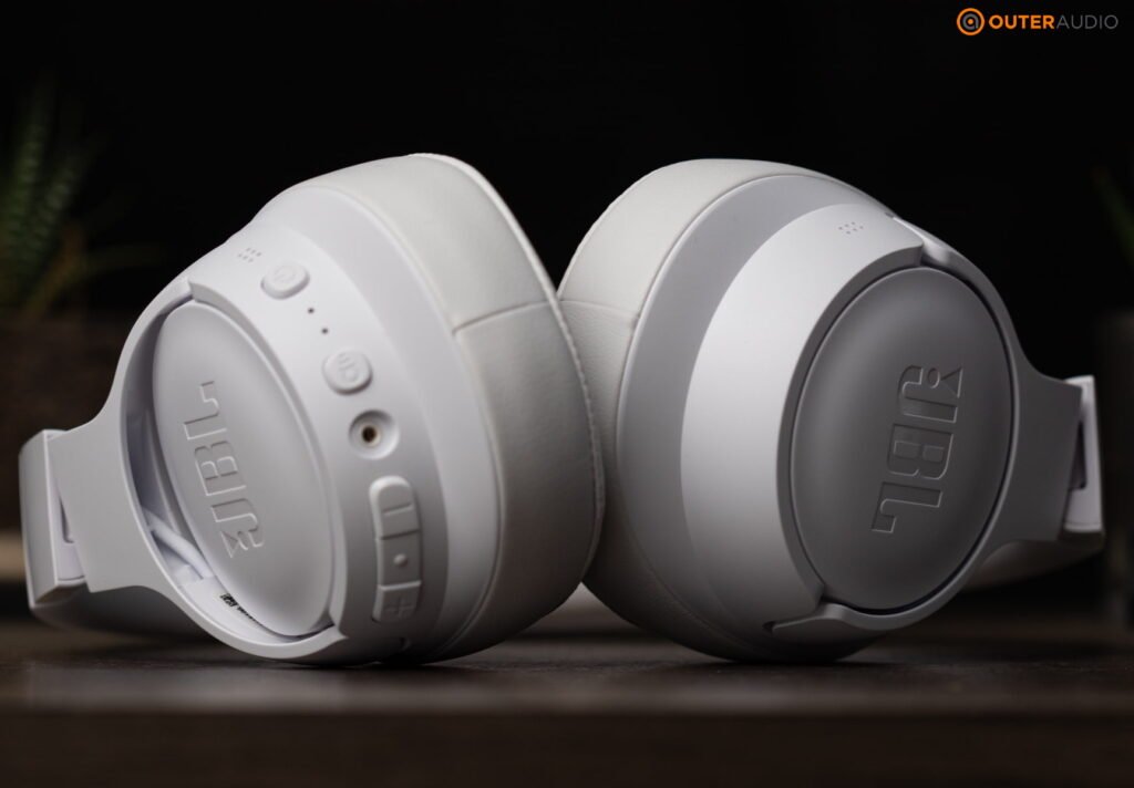 JBL Tune 770NC, showcasing the earcups and buttons.