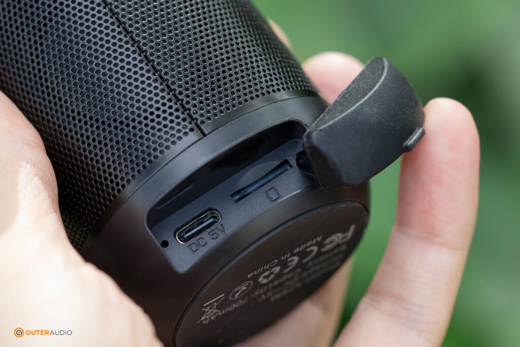 Comiso X26M Charging Ports