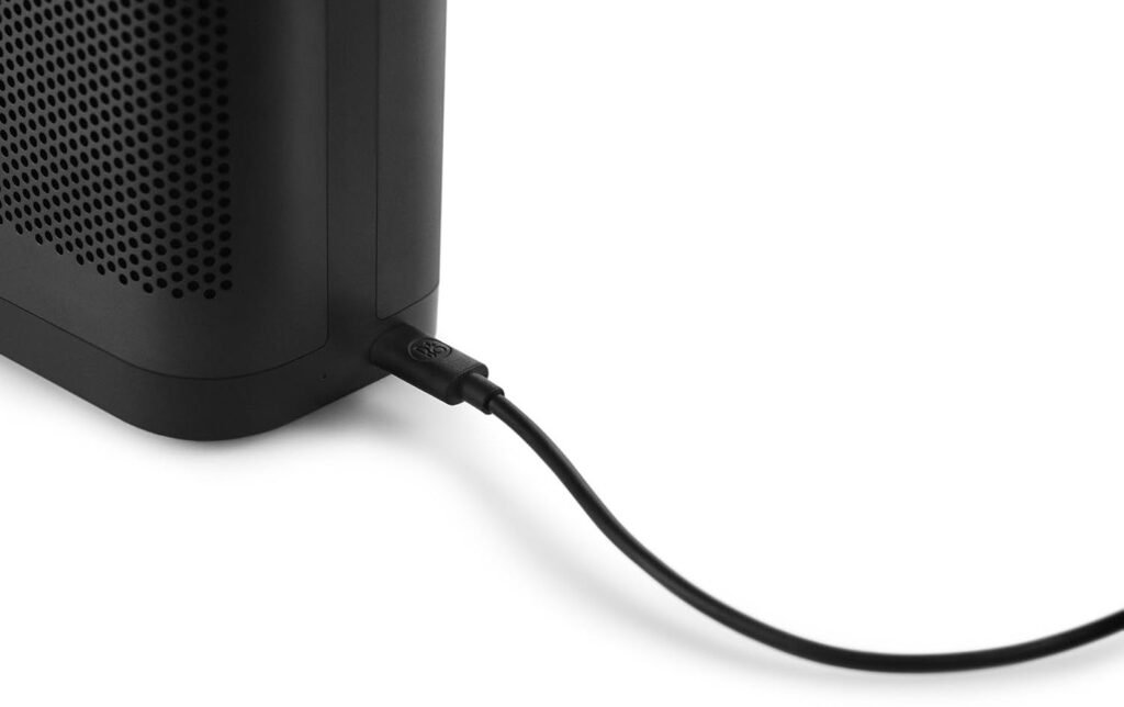 bluetooth speaker plugged in
