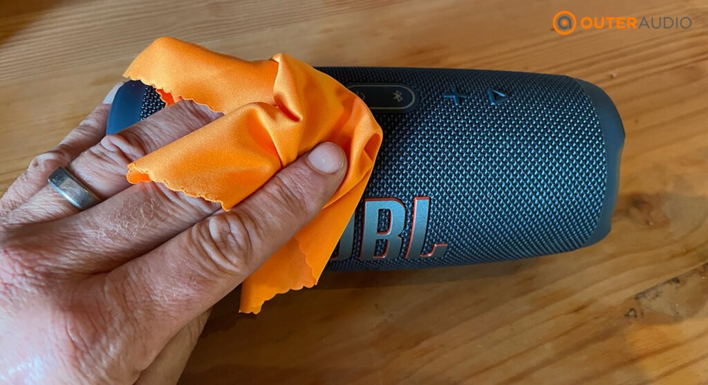how to clean a bluetooth speaker