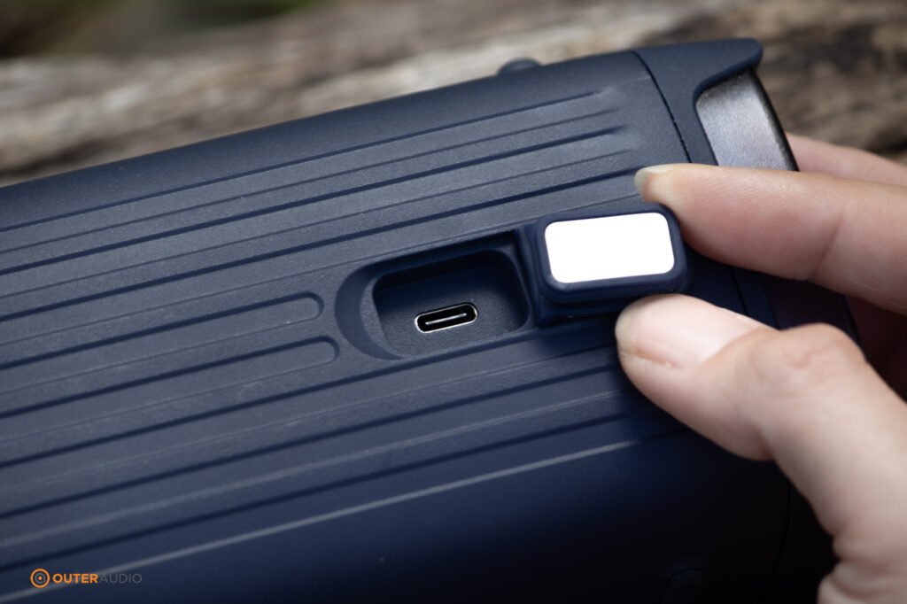 Boom 3i Charging Port